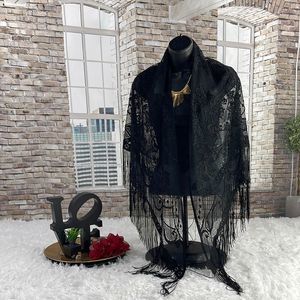 Women’s Barbara Lesser Black Flora Laced Shawl (OS)A13